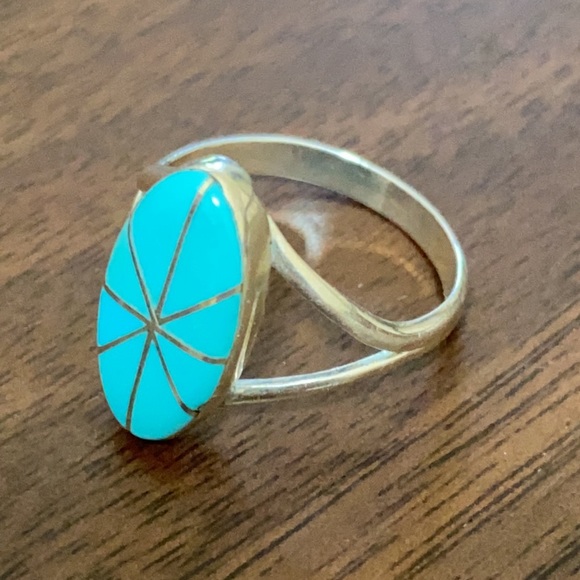 Turquoise and Sterling Silver Ring - Size 6 - Picture 2 of 3